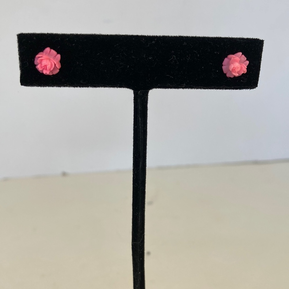 Z139 Costume Jewelry that are pink roses stud earrings.